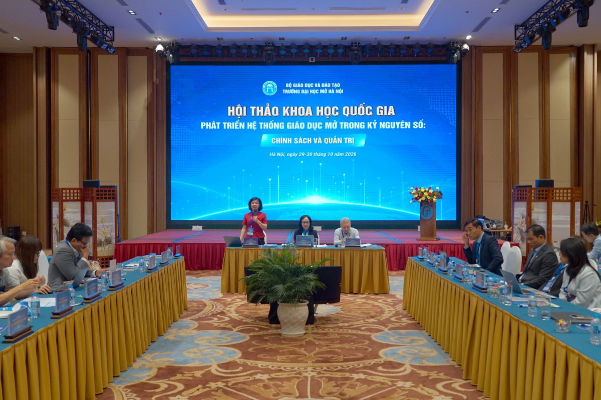 Hội thảo quốc gia “Phát triển hệ thống giáo dục mở trong kỷ nguyên số: chính sách và quản trị” sáng 30/10. Ảnh: HOU