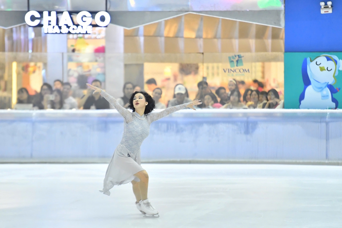VĐV Trần Khánh Linh thi đấu ở nội dung Dolo ice dance (ảnh: SFV)