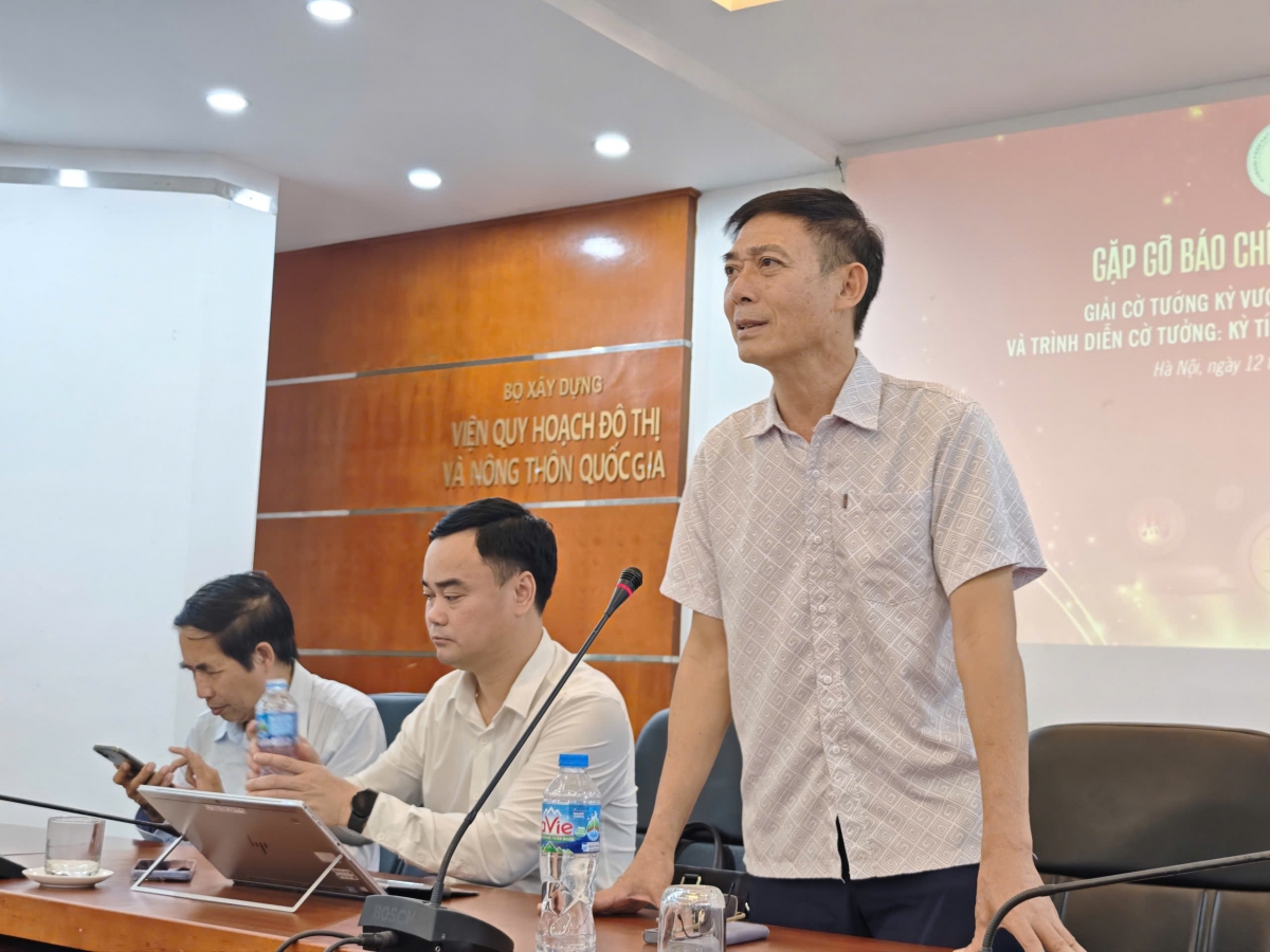 Chủ tịch Liên đoàn Cờ tướng Việt Nam Nguyễn Văn Bình thông tin về sự kiện (Ảnh: Nam Sương)