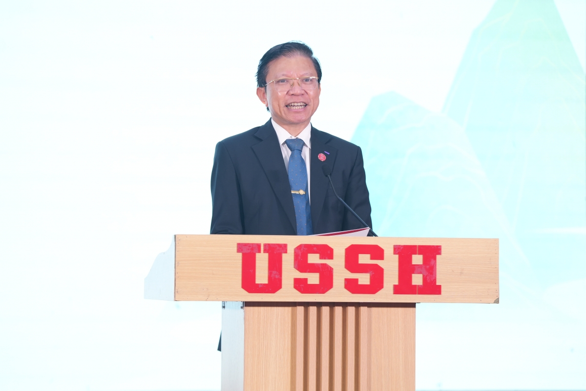 GS.TS Hoàng Anh Tuấn - Hiệu trưởng Trường Đại học Khoa học Xã hội và Nhân văn, ĐHQGHN phát biểu tại lễ khai mạc Ngày hội Chữ Hàn Hangeulnal 2026 (Ảnh: USSH)