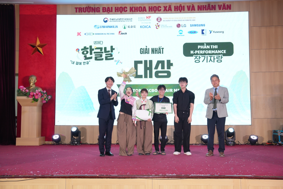 Giair nhất K-PERFORMANCE: thuộc về đội thi của sinh viên ngành Hàn Quốc học, Trường ĐH KHXH&amp;NV (Ảnh: USSH)