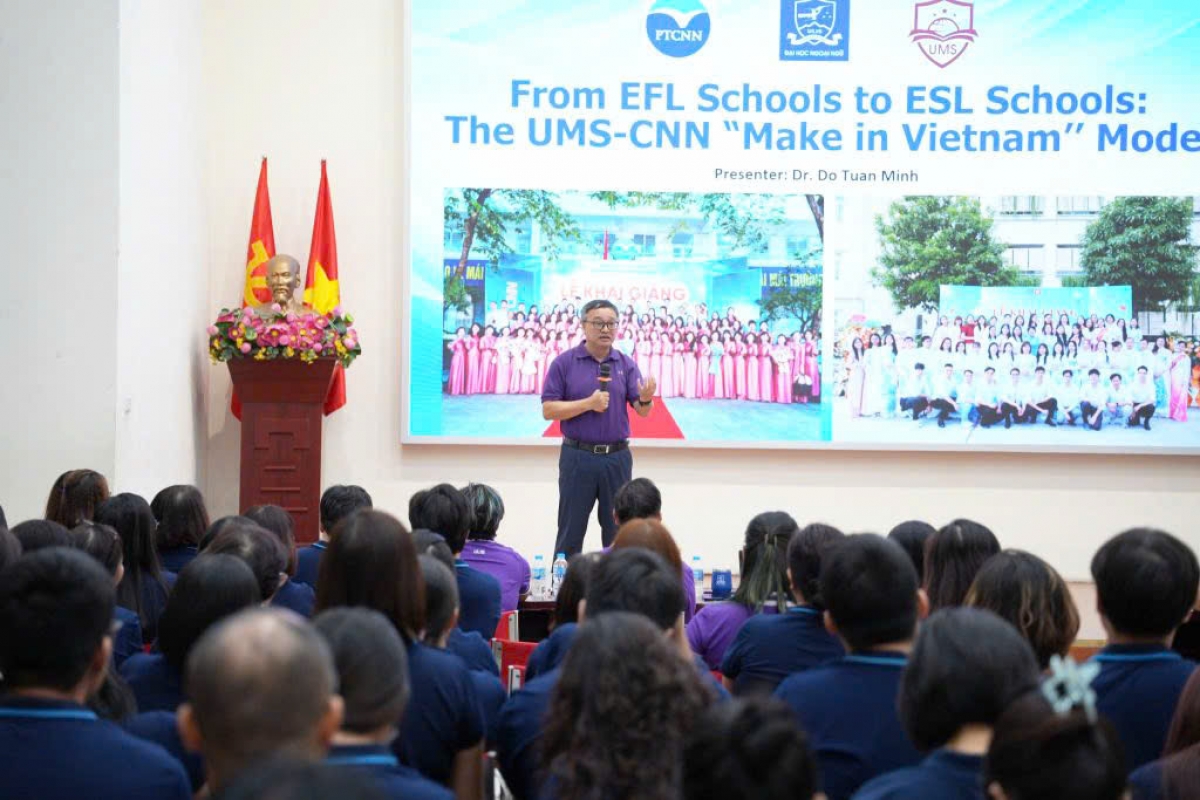 TS Đỗ Tuấn Minh, Hiệu trưởng Trường ĐHNN (ĐHQGHN) trình bày báo cáo tại Hội thảo
(Ảnh: ULIS)
