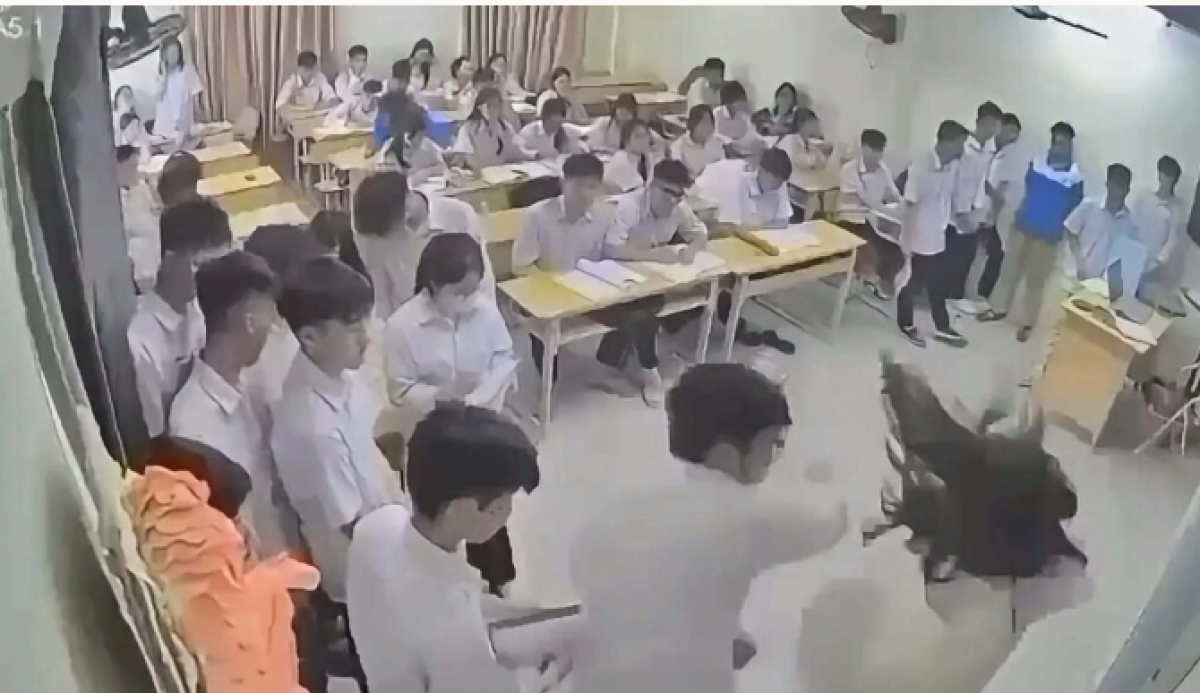 Cảnh nam sinh đánh cô giáo. Ảnh cắt từ video