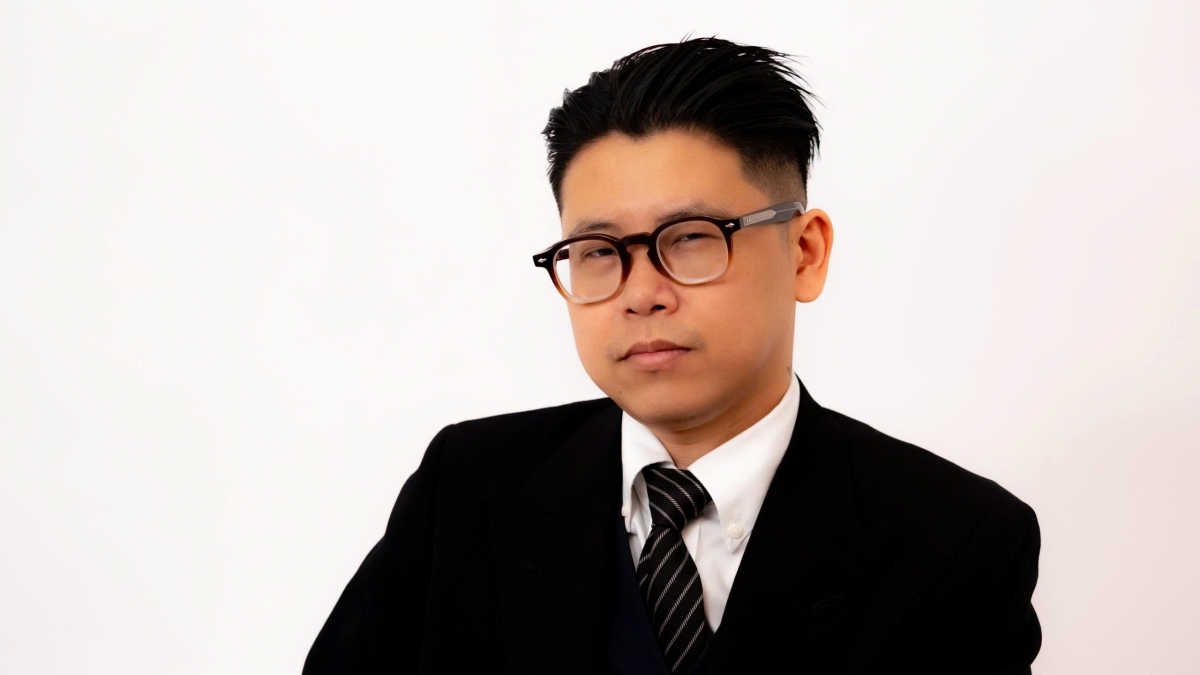 Đạo diễn, nghệ sĩ đa phương tiện và giám tuyển nghệ thuật Nguyễn Quốc Hoàng Anh. Ảnh NVCC