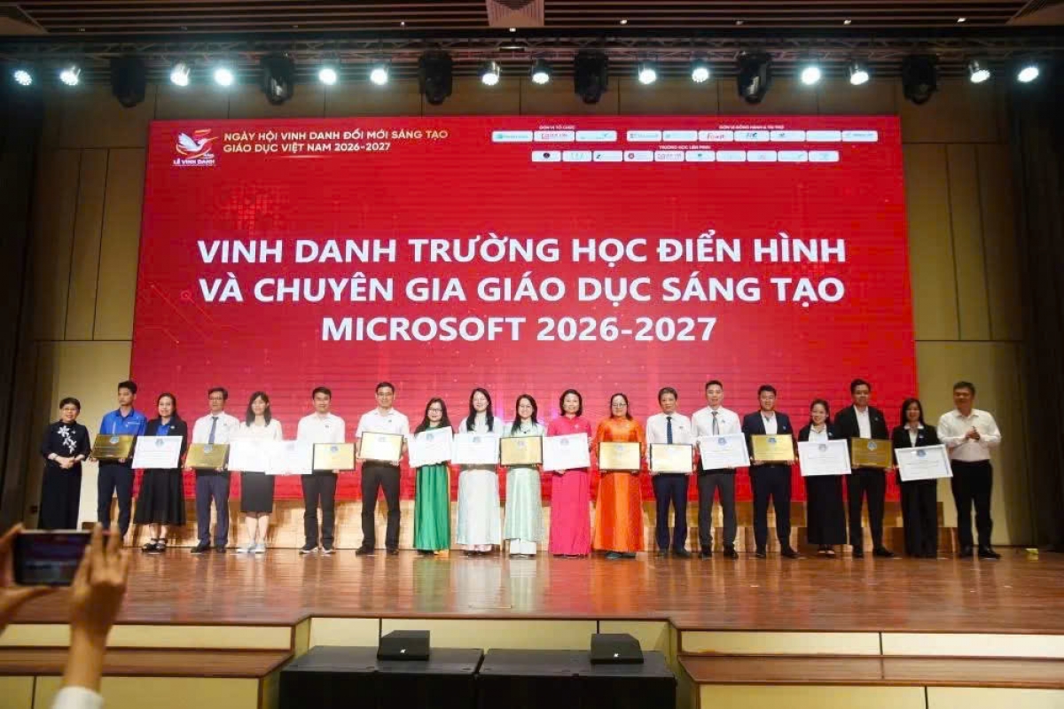 Các thầy cô tại Lễ vinh danh Trường học Điển hình” và “Chuyên gia Giáo dục sáng tạo” Microsoft 2026-2027 (Ảnh: NTCC ) 