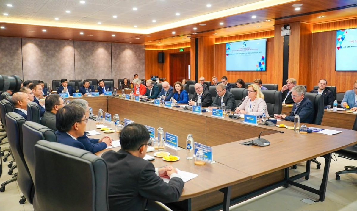 Quang cảnh buổi làm việc (Ảnh: ĐHBKTPHCM)