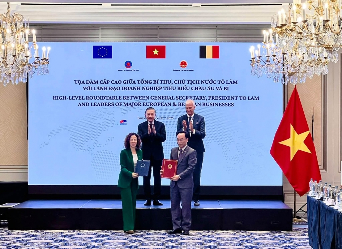 Tổng Bí thư, Chủ tịch nước Tô Lâm chứng kiến trao thoả thuận hợp tác giáo dục và đào tạo giữa Bộ GDĐT Việt Nam và Ủy ban châu Âu. Ảnh: TTXVN