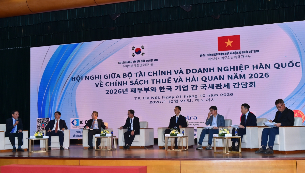 Các đại biểu thảo luận để tháo gỡ vướng mắc về chính sách thuế và hải quan - Ảnh: Bộ Tài chính.