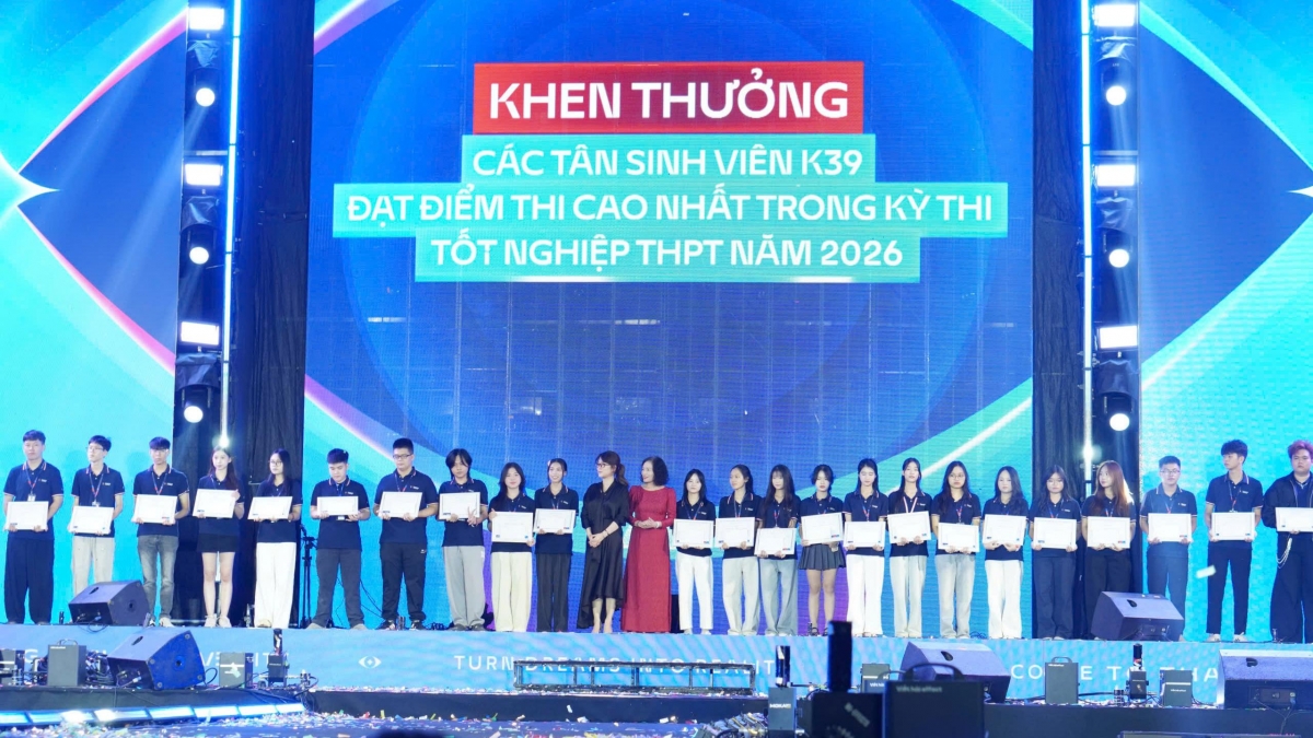 Trường Đại học Thăng Long vinh danh và khen thưởng 25 tân sinh viên Khoá 39 có điểm đầu vào cao nhất đến từ 25 chương trình đào tạo