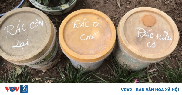 Thu phí rác thải theo khối lượng khi nào có thể thực thi? | VOV2.VN